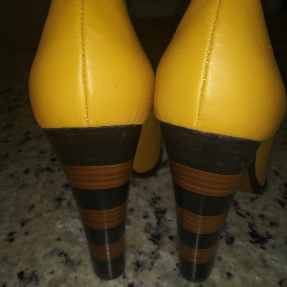 SOLD !!  FENDI Golden/Mustard Heels SZ41 - Picture 8 of 8